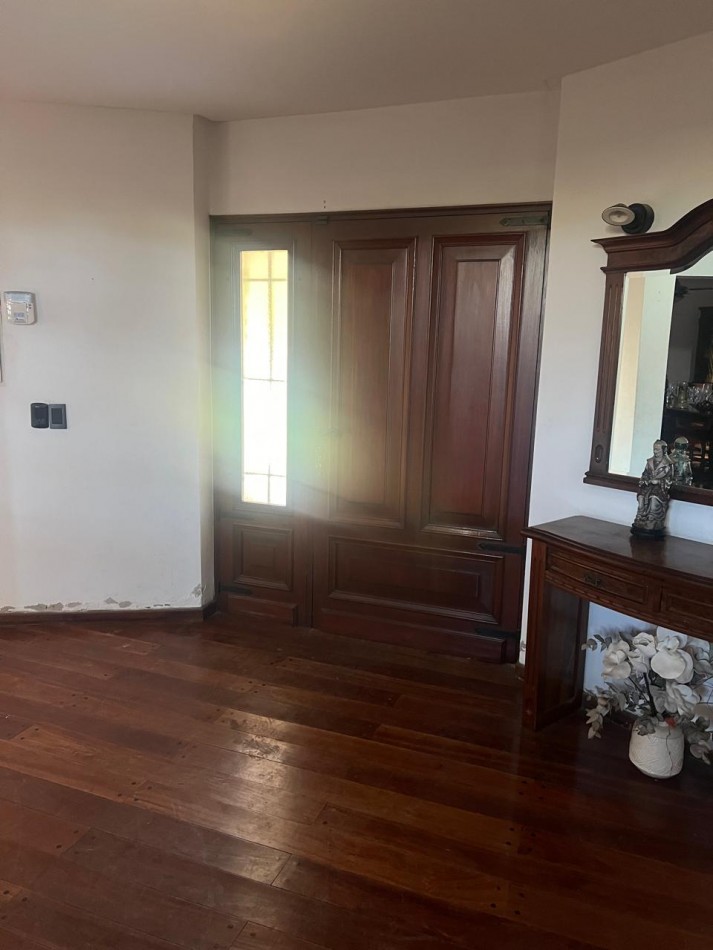 CASA EN VENTA PJE BENITO LYNCH 4700