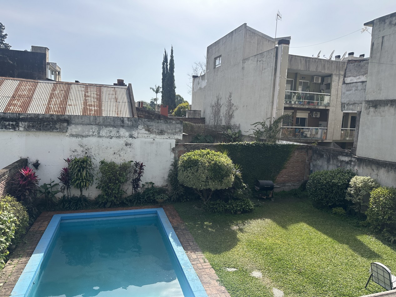 Venta casa Av. Aconquija al 543