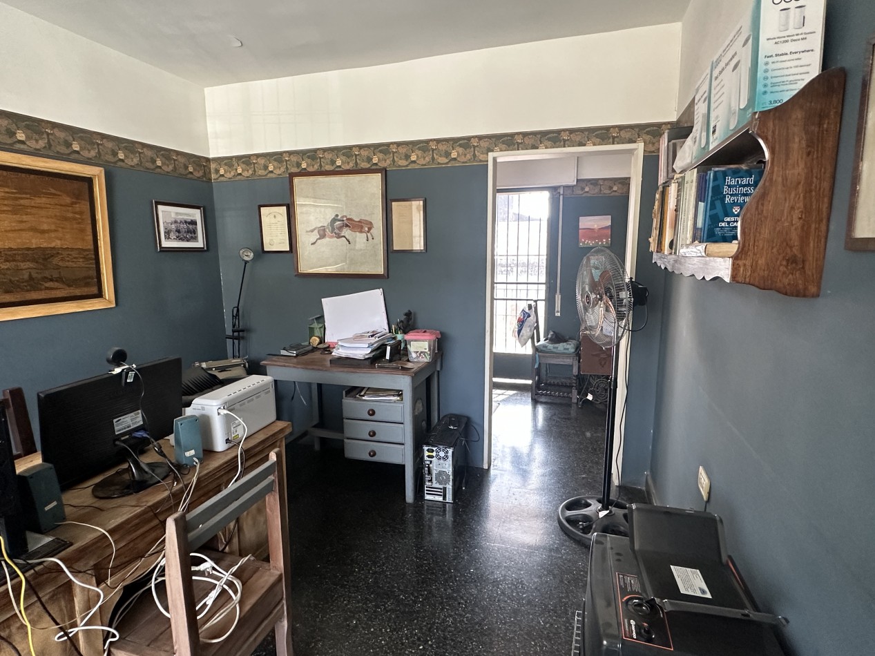 Venta casa Av. Aconquija al 543