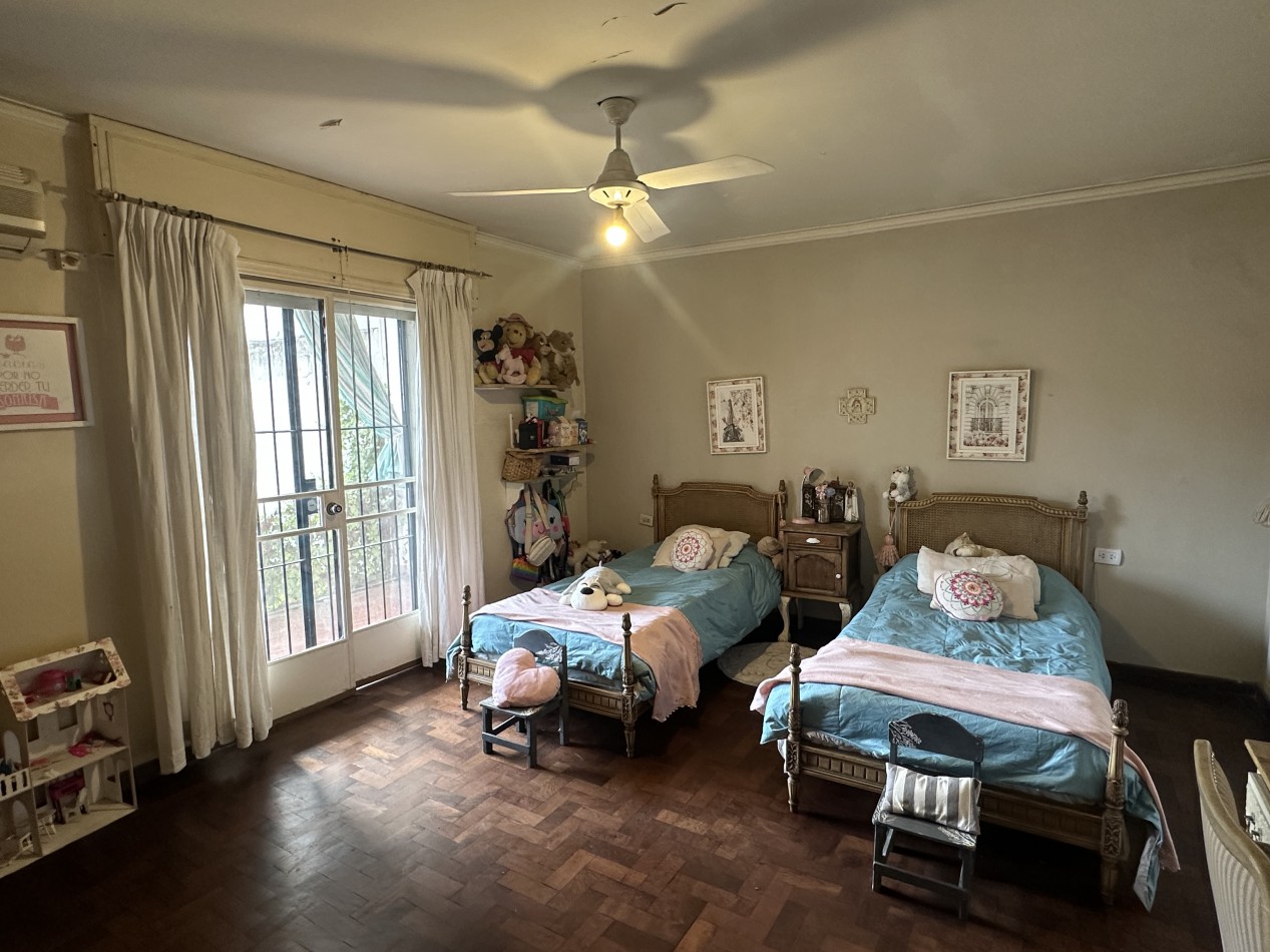 Venta casa Av. Aconquija al 543
