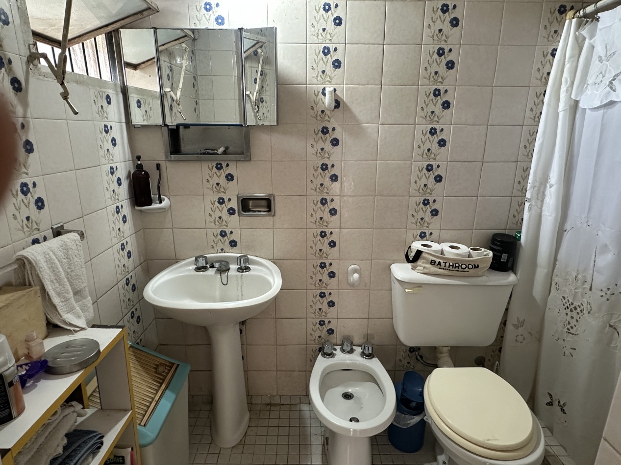 Venta casa Av. Aconquija al 543