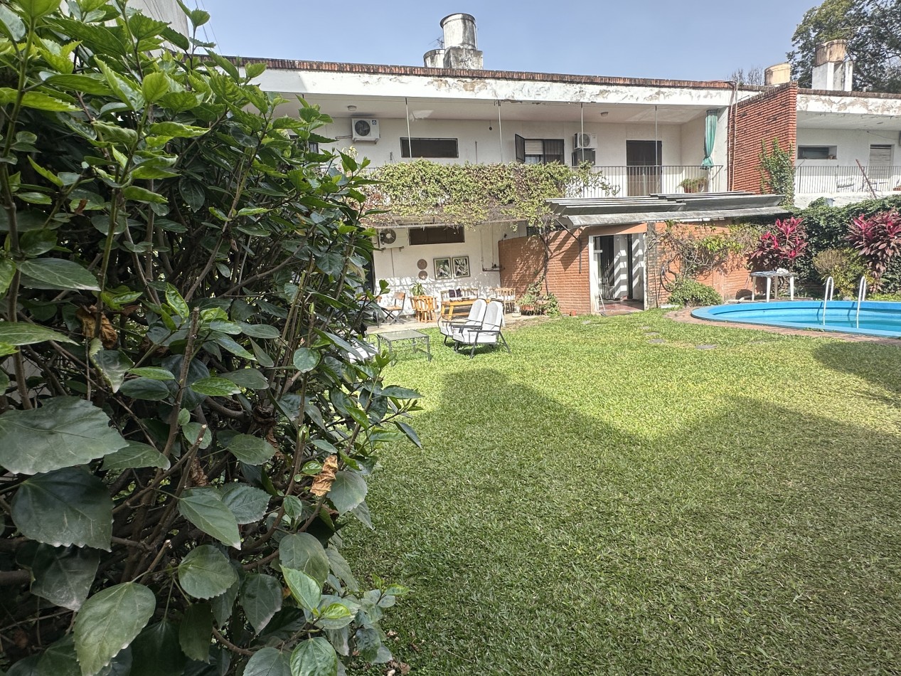 Venta casa Av. Aconquija al 543