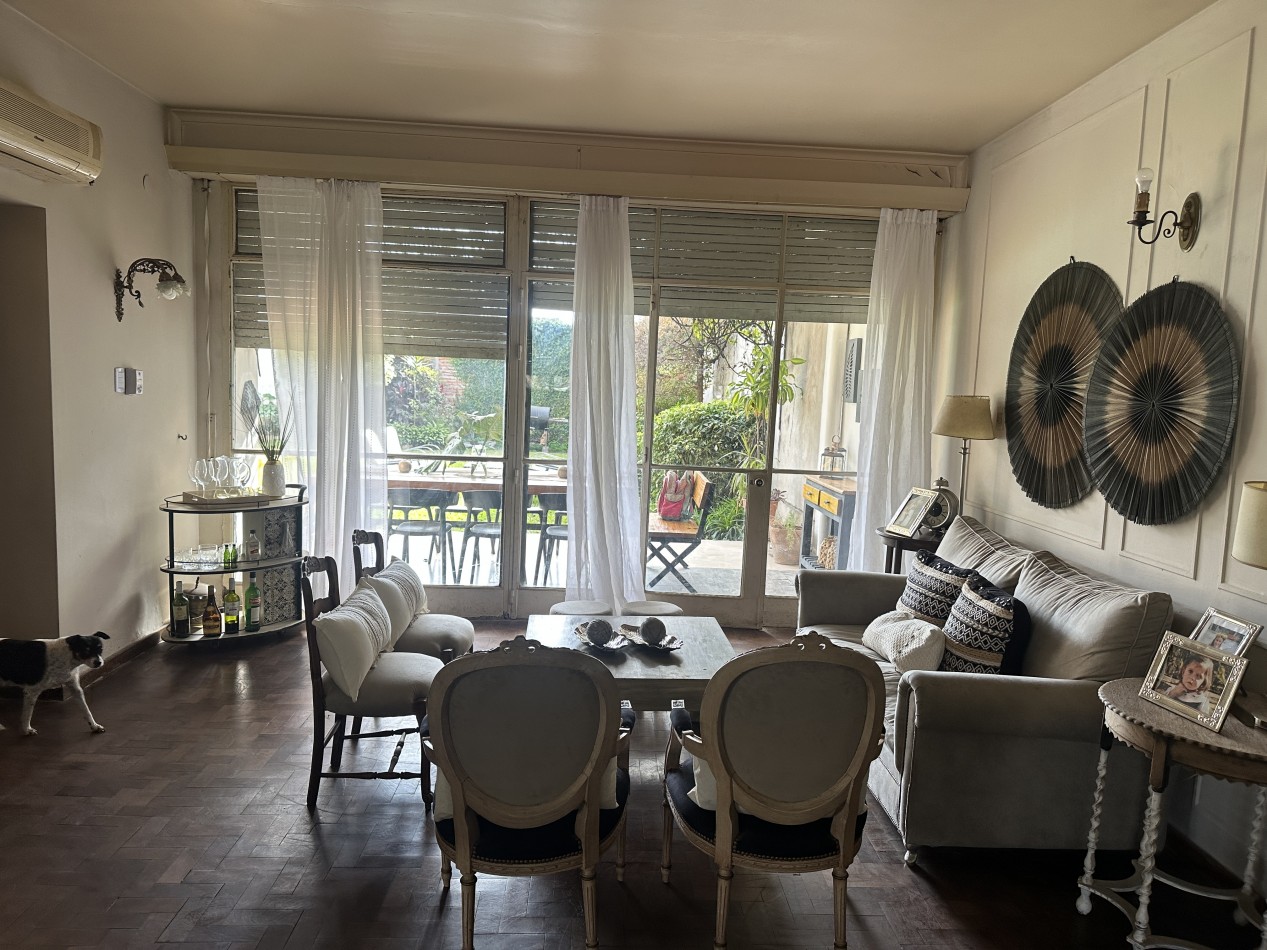 Venta casa Av. Aconquija al 543