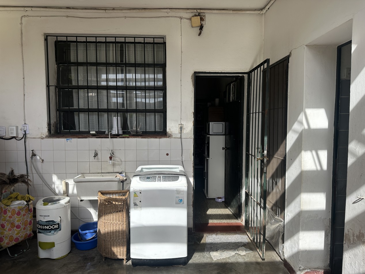 Venta casa Av. Aconquija al 543
