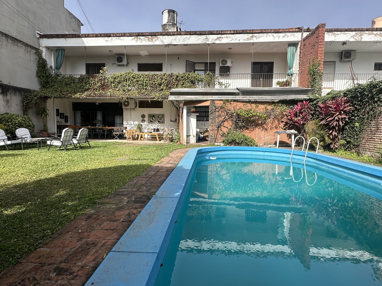 Venta casa Av. Aconquija al 543