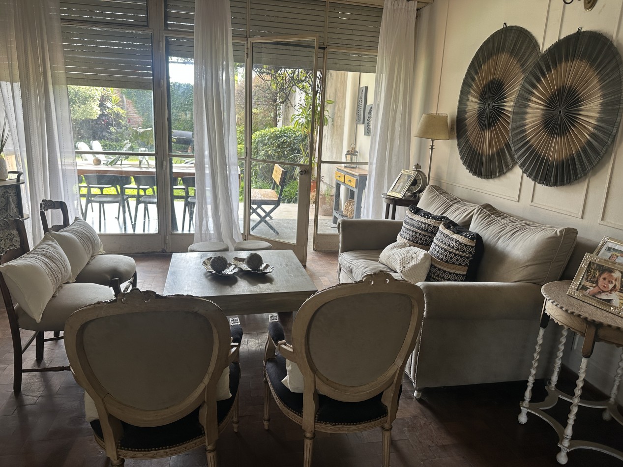 Venta casa Av. Aconquija al 543