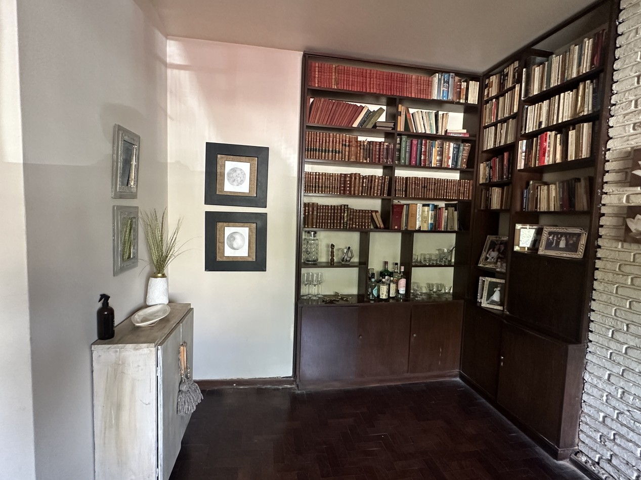 Venta casa Av. Aconquija al 543