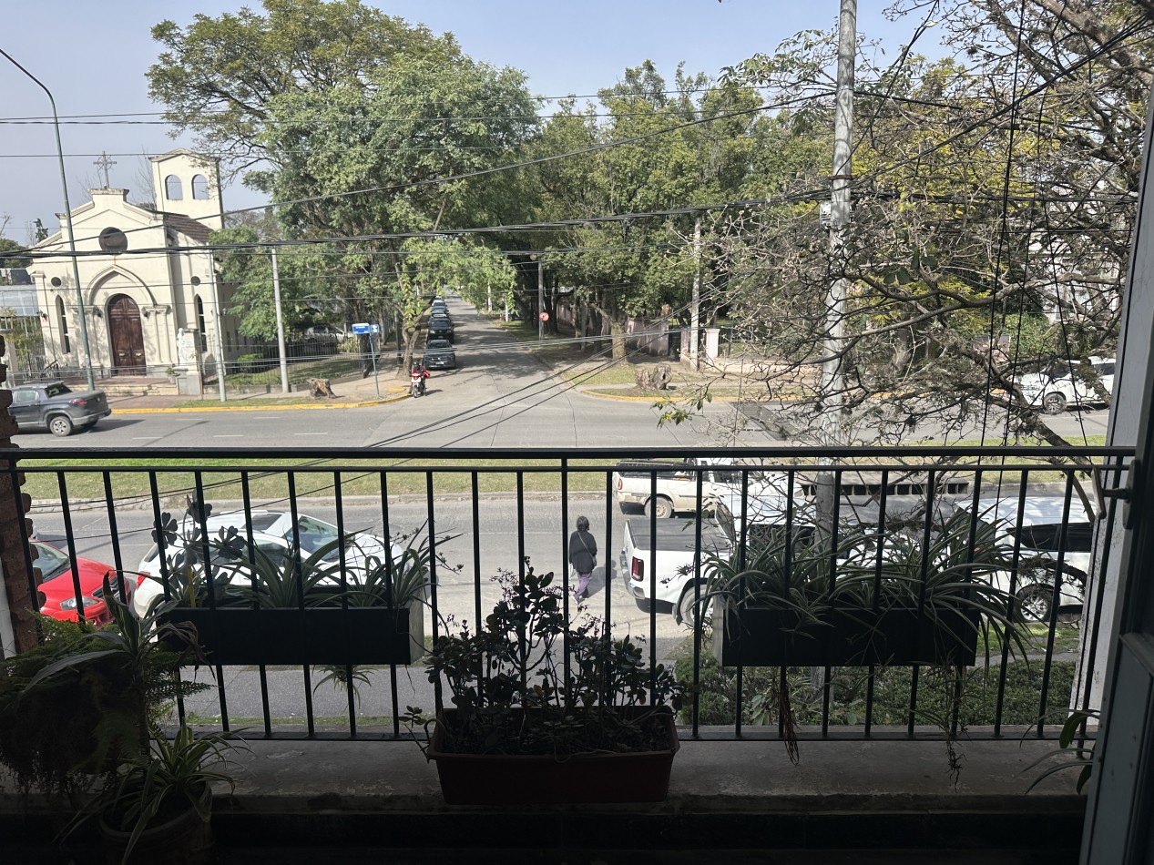 Venta casa Av. Aconquija al 543