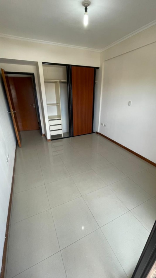 Venta depto Las Heras esquina Rondeau c/ cochera