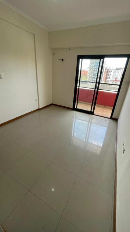 Venta depto Las Heras esquina Rondeau c/ cochera