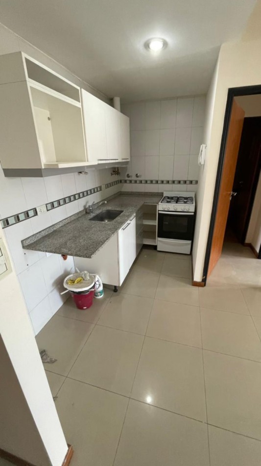 Venta depto Las Heras esquina Rondeau c/ cochera