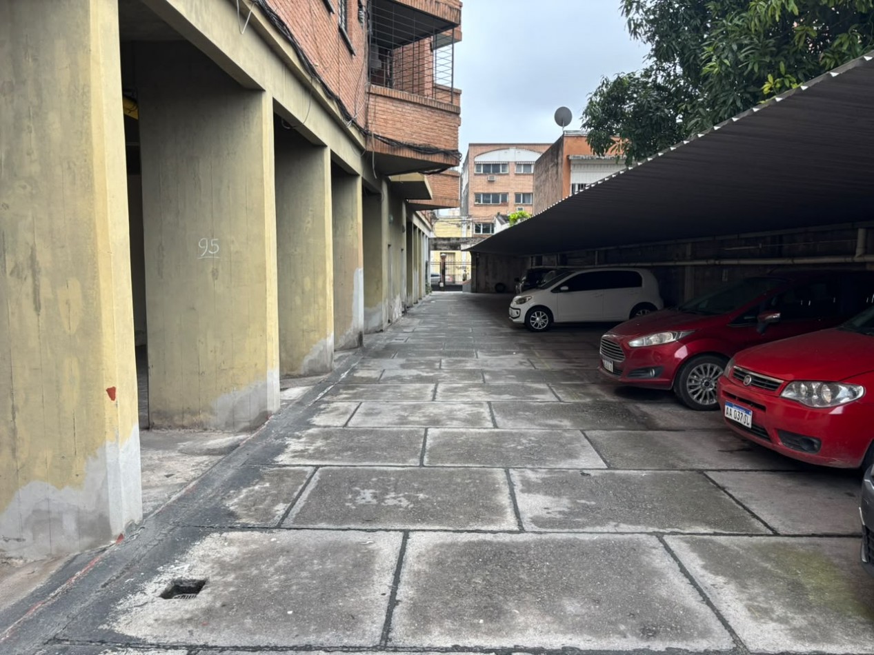 Venta cochera Moreno 370- Barrio Sur