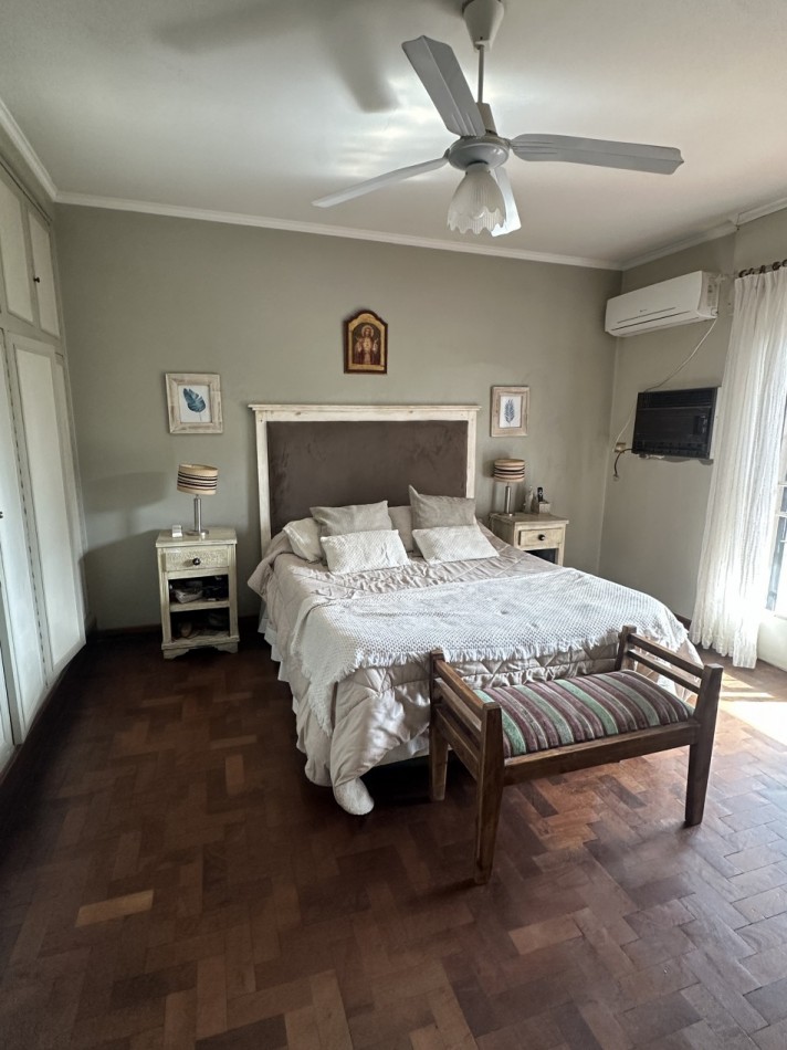 Venta casa Av. Aconquija al 543