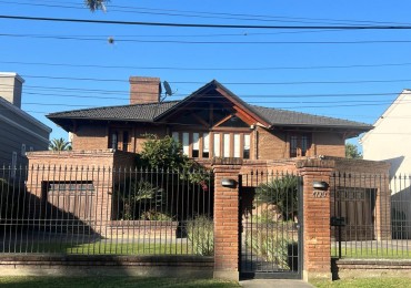 CASA EN VENTA PJE BENITO LYNCH 4700